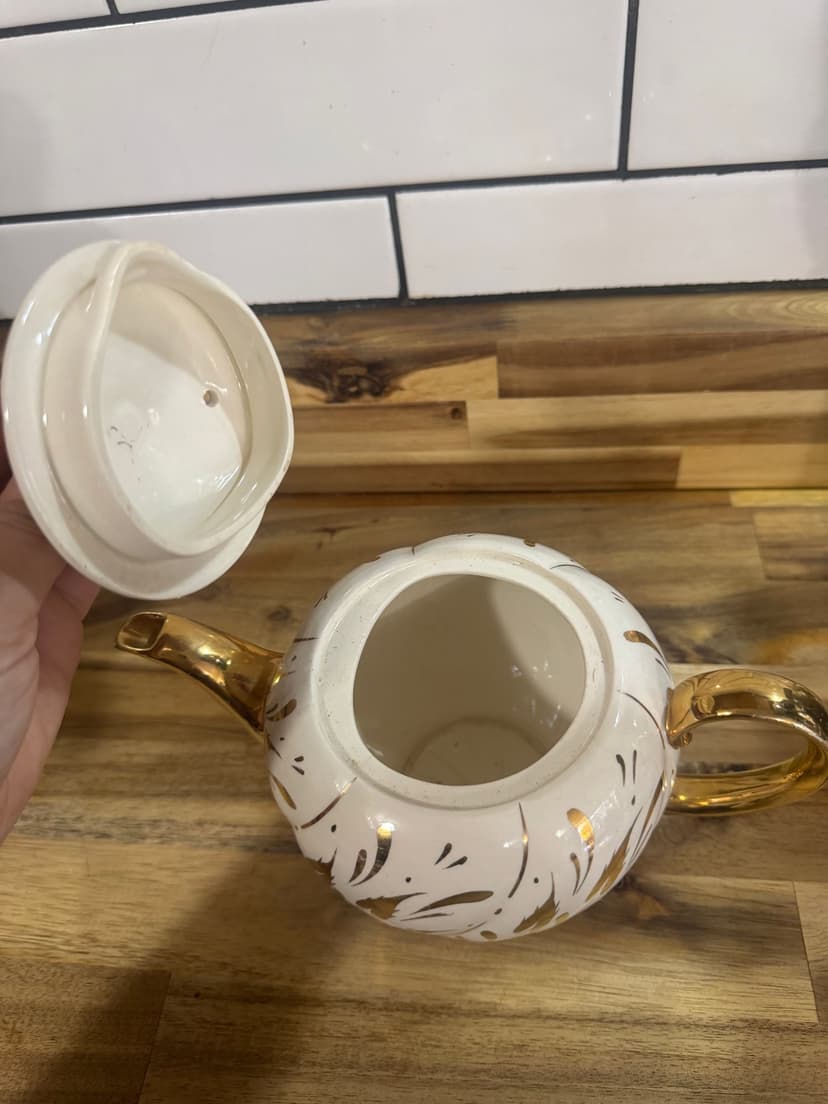 Vintage 1970s Cream and Gold Leaf Ceramic Teapot, Sadler, White, photo 2 of 3