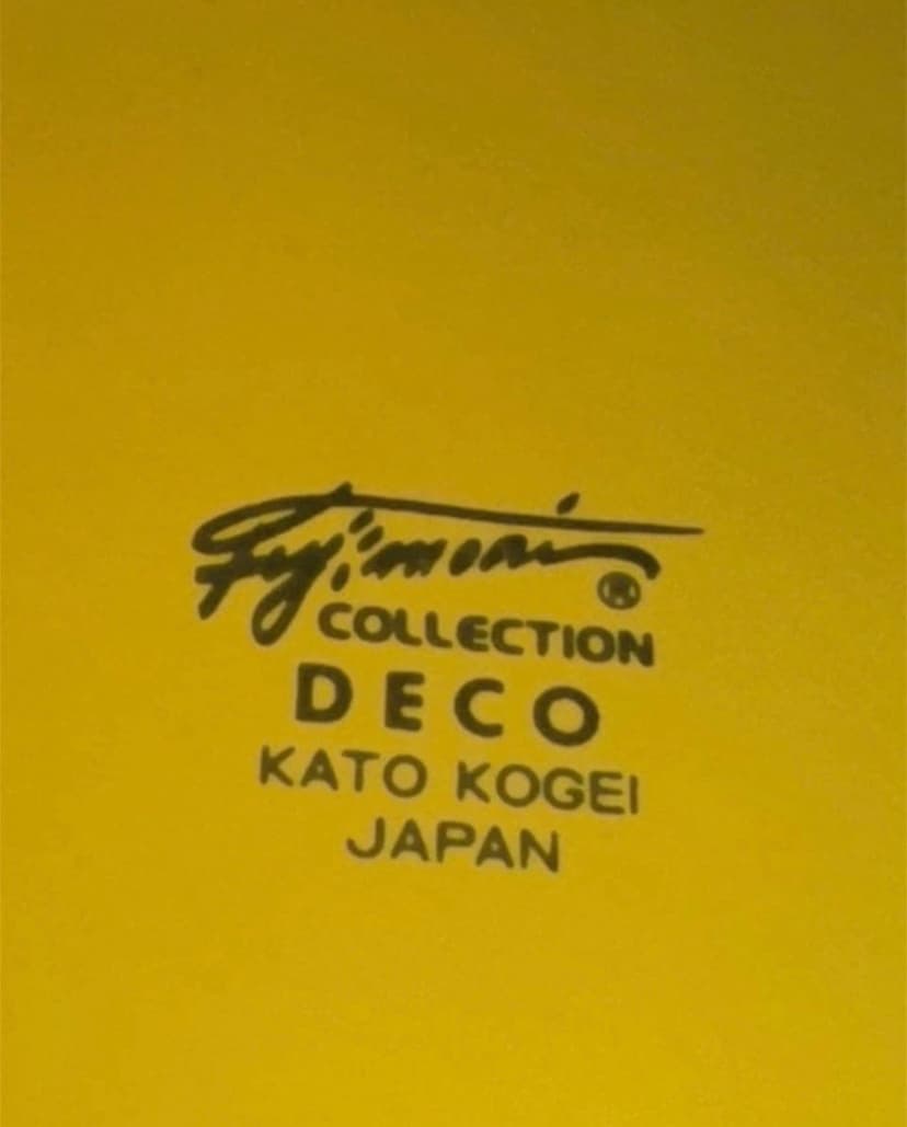 1980s Kato Kogei for Fujimori Collection Yellow Plate with Black Confetti Base, photo 3 of 3